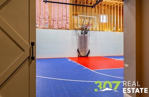 Powell House | 6BR Luxury Home w/Theatre, Sports Court & Only 20min from Cody