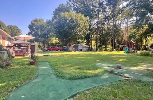 Sunset Road House | 6min to Uptown + Acre + Game Deck + Sleeps 10