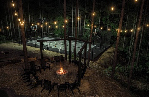 Hochatown Cabin | 7 Bedroom, Sleeps 23, Pickleball, Hot tub