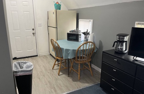 Flint Apartment | #7 Downtown Cultural Center Apartment
