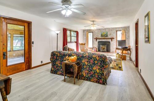Dayton House | 7 Mi to Bighorn Natl Forest Dog-Friendly Home