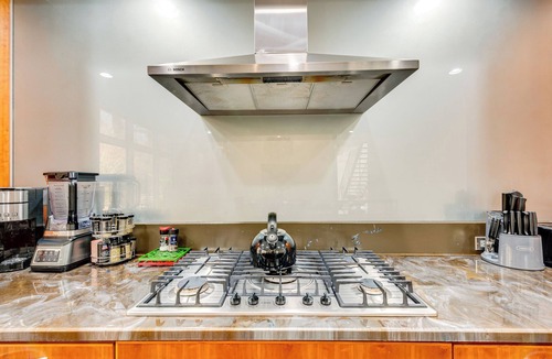 Collier Heights House | 7 Mi to Dtwn ATL: Sleek & Modern Home!