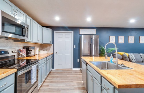 McComb House | 7 Mi to Lake Tangipahoa: McComb Home w/Deck!