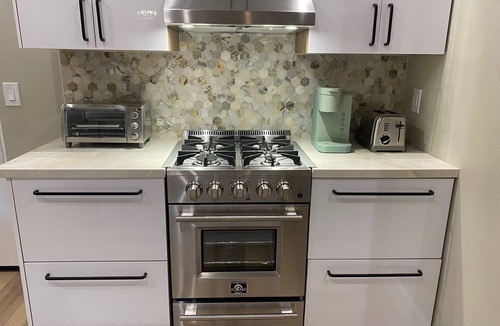 Torrey Highlands Apartment | 7-Mile to Del Mar Beach, Private Studio, AC, Full Kitchen, In-Unit Washer/Dryer