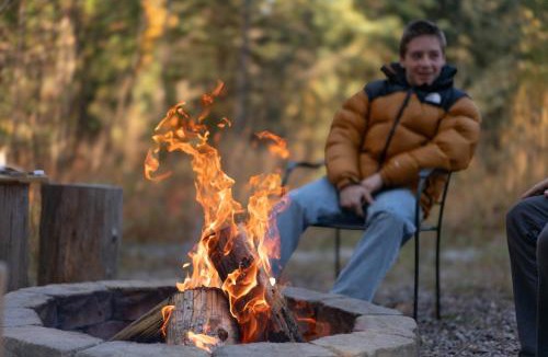 Coram House | 7 Min To Glacier, Fire Pit, Great Memories