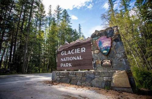 Coram House | 7 Min To Glacier, Fire Pit, Great Memories