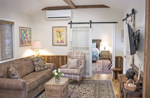 St. Helena House | 7 minute drive/5 miles to Saint Helena