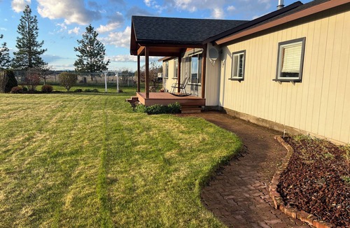 Athol Cottage | 7 minutes to Silverwood 3-bedroom cottage AC, WiFi, Hot Tub, Pool Table