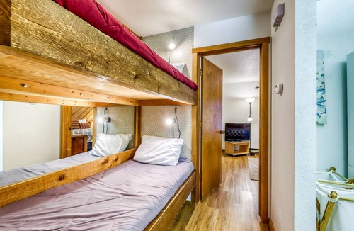 Elkhorn Village Condo | 75 m² Condo ∙ 1 bedroom ∙ 6 guests
