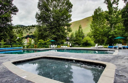 Warm Springs Condo | 75 m² Condo ∙ 2 bedrooms ∙ 4 guests