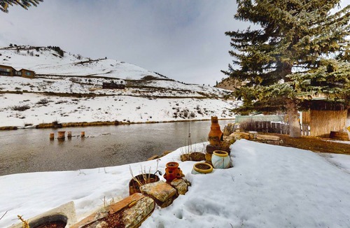 Jackson Hole Cabin | 76 m² Cabin ∙ 2 bedrooms ∙ 4 guests