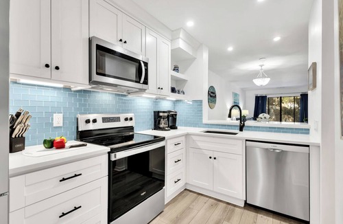 Hilton Head Island Condo | 77 Springwood Villa @ Forest Beach | Pool View | Minutes to Coligny | 10 min walk to the Beach