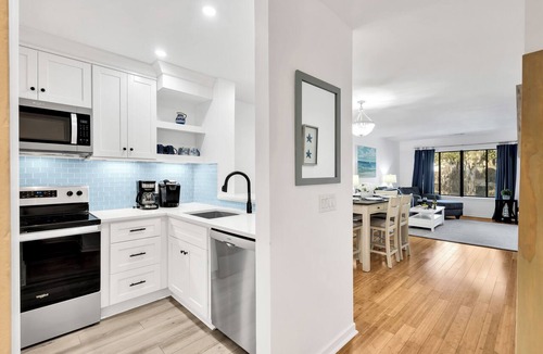 Hilton Head Island Condo | 77 Springwood Villa @ Forest Beach | Pool View | Minutes to Coligny | 10 min walk to the Beach