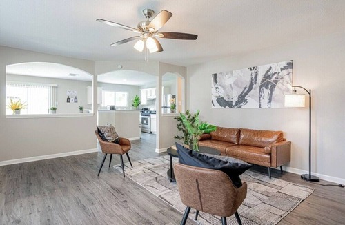 Cypress House | 7862 Cozy 3BR Air Hockey downtown holiday home