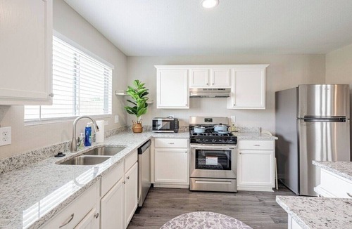 Cypress House | 7862 Cozy 3BR Air Hockey downtown holiday home