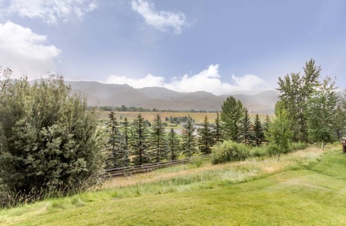 Elkhorn Village Condo | 79 m² Condo ∙ 2 bedrooms ∙ 5 guests