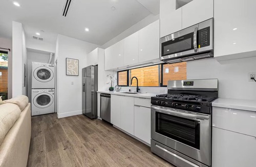 Fairfax District House | 7BR, 7.5BA double villa W/parking in Hollywood