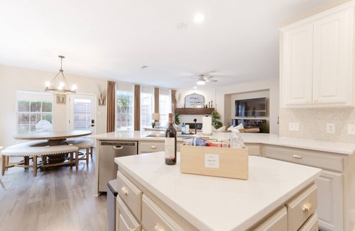 Panther Creek Estates House | 7BR Luxury Home 15 Min to Universal Studios - Home Theater, Game Room, Sleeps 16