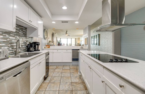 Port Aransas Apartment | 7th-floor Oceanfront Unit w/Pools in Port Aransas