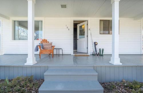Livingston House | 7th Street Bungalow