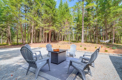 Athol Apartment | 8 Mi to Farragut State Park: Wooded Cabin Escape!