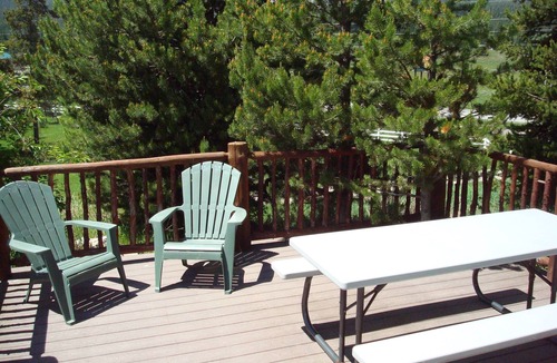 Lazy Acres Cabin | 8 miles from Yellowstone! Perfect For Romantic Getaways & Families! Smart TV!
