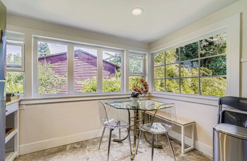 University District House | <8 min to UW, Comfort & Quiet University Retreat