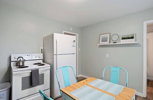 Cheyenne House | 8 mins to CFD 4Bdrm - 2Bath - 5Beds Full Duplex - 2 Kitchen's - 2 Living Room's