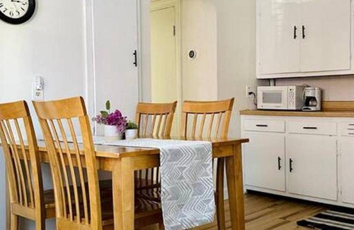 Evansville Apartment | 84 m² Apartment ∙ 4 guests