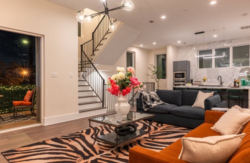 Washington Ave./ Memorial Park House | 8BR Twin Bldg w/Rooftops Near Dtown: Pet-Friendly