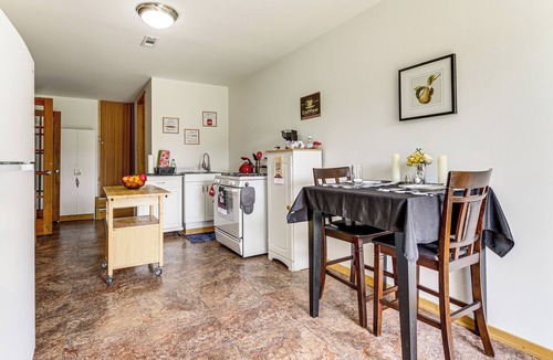 Arlington Cabin | 9 Acres, Pick Your Own Apples: Cabin in Arlington!