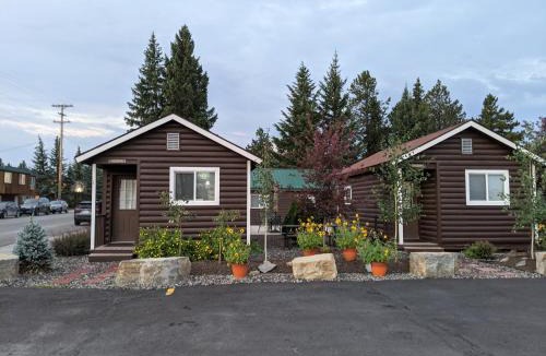 West Yellowstone Resort | 9 Bar W Cabins