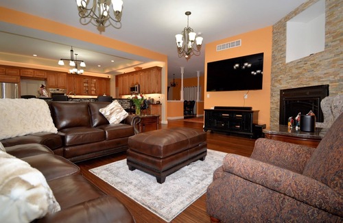 Saratoga Springs House | 9 Bedroom🏡Heated Pool🏊HotTub🛁Firepit🔥BBQ🍗Creek🐠By Ski⛷️Track🏇Town🌇SPAC🎶Lake🏖️Golf⛳️