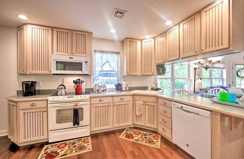 Linglestown Cottage | 9 Mi to Midtown Harrisburg: Cottage w/Deck