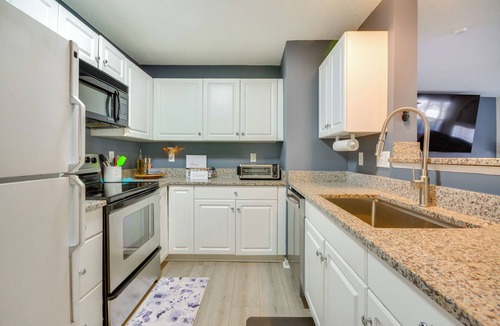 Greensboro Apartment | 9 Mi to Uncg & Dtwn: Suburban Family Condo