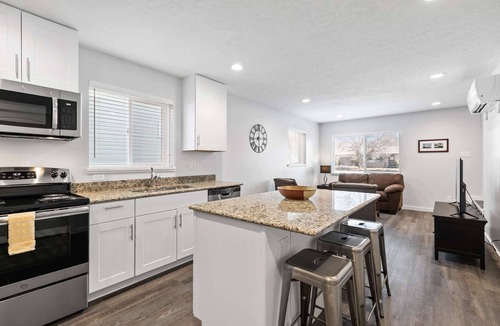 Sunset House | 9 min to Downtown Boise! Walk to Sunset Park and Hiking Trails!