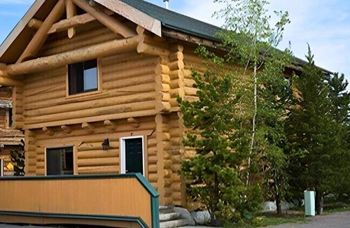 West Yellowstone House | 91 m² House ∙ 127 guests
