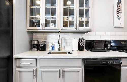 East Allegheny Apartment | 918 James #3 · Free Parking