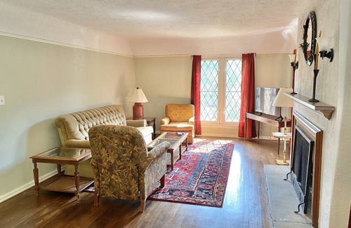 Shaker Heights Apartment | 93 m² Apartment ∙ 2 bedrooms ∙ 4 guests