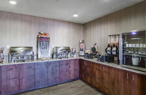 Watford City Hotel | 93 m² Hotel ∙ 4 guests