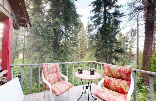 Cascade Cabin | 95 m² Cabin ∙ 2 bedrooms ∙ 4 guests