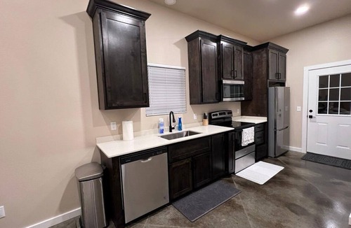 Paris House | 99 per Night.Kimberly-Clark is 1 mile way. 664