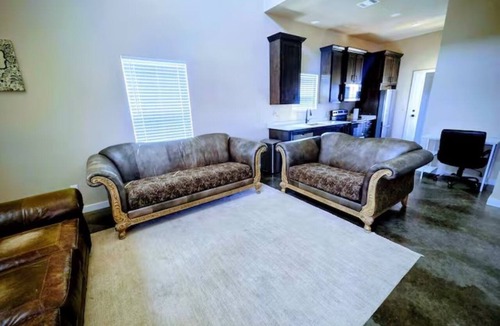 Paris House | 99 per Night.Kimberly-Clark is 1 mile way. 664