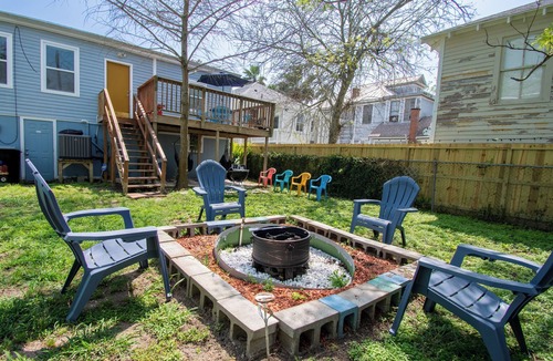Galveston Cottage | A Bended Oak Bungalow by Ryson Vacation Rentals
