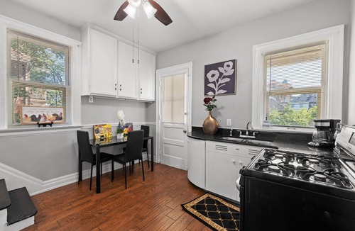 Detroit House | A charming 5 bedroom home located in the historic district of downtown Detroit