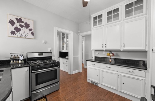 Detroit House | A charming 5 bedroom home located in the historic district of downtown Detroit