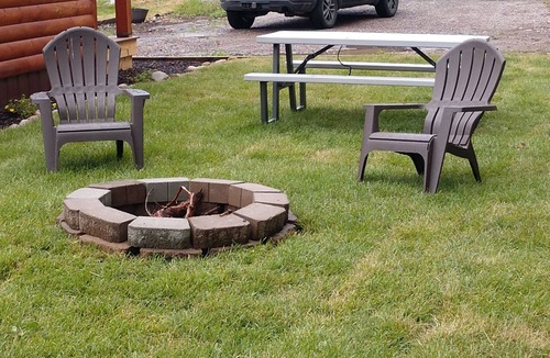 Columbia Falls Cabin | A charming cabin close to Glacier National Park, Flathead Lake, and ski resorts.