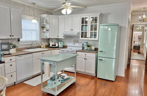 Old Town House | A Charming Cottage in Historical Bay St Louis ~5 minute walk to restaurants