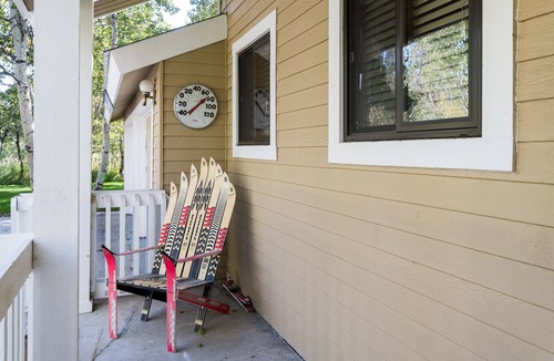 Sun Valley House | A comtemporary home that is great for families & large groups just 6 miles North