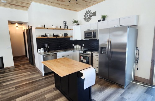 Gillette House | A Farmhouse style lodge, Centrally Located & Family Friendly Unit!
